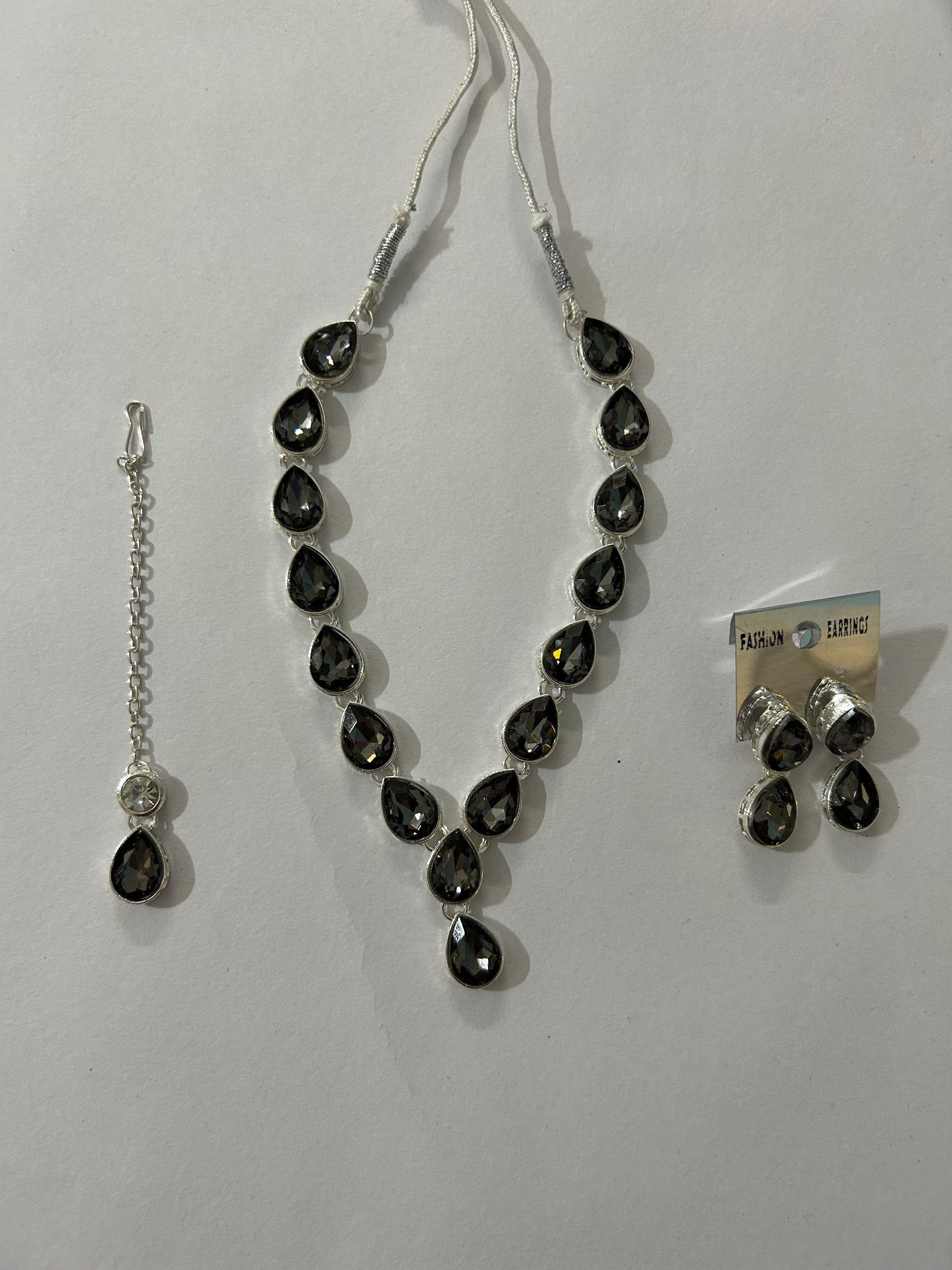 Ethnic Necklace Set - Grey