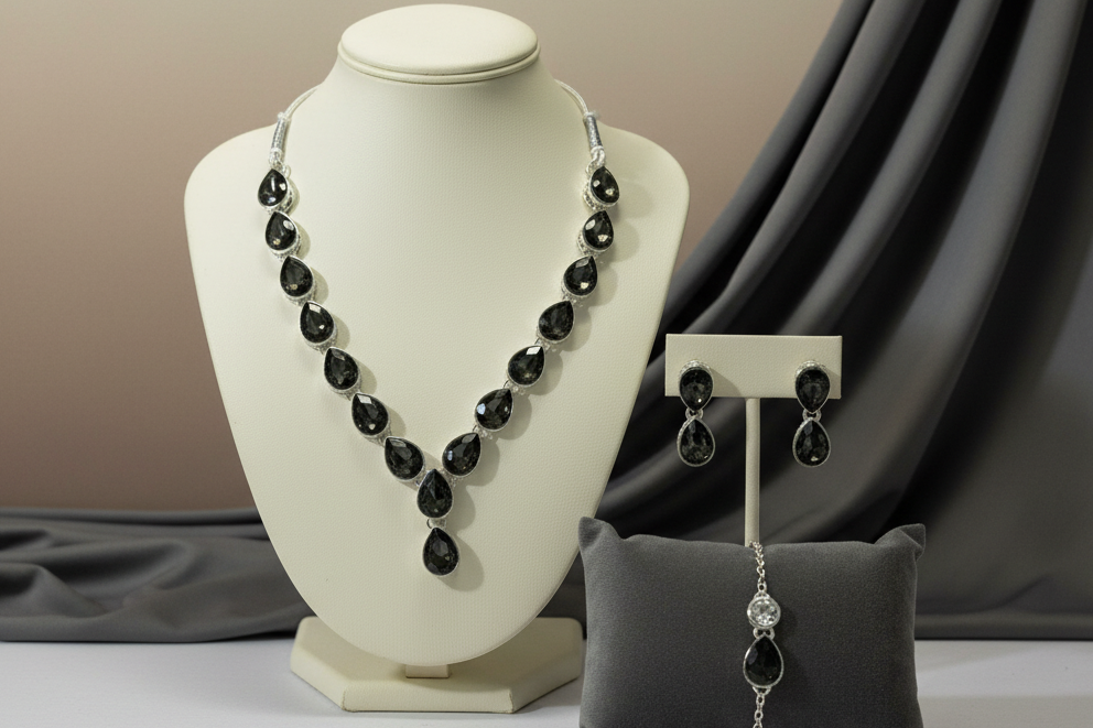 Ethnic Necklace Set - Grey