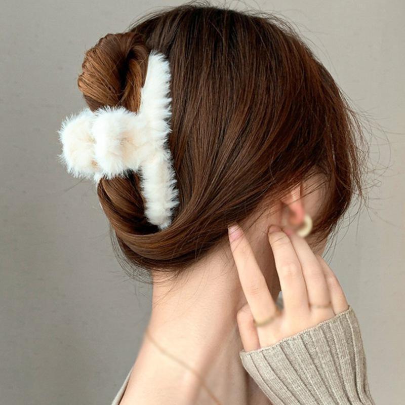 Fur Claw Clip - White